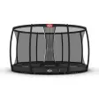 Rund BERG Champion InGround trampolin med mørk kantpude og buet Safety Net Deluxe, set forfra mod hvid baggrund