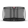 BERG Grand Champion InGround med Safety Net Deluxe på buede stolper, oval trampolin i grå set forfra på hvid baggrund