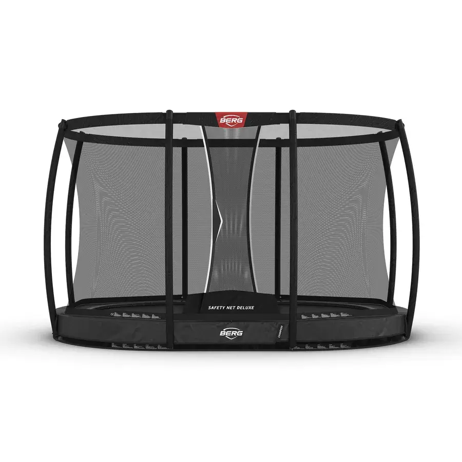 BERG Grand Champion InGround med Safety Net Deluxe på buede stolper, oval trampolin i grå set forfra på hvid baggrund